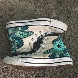 Size 8 women’s high top converse
